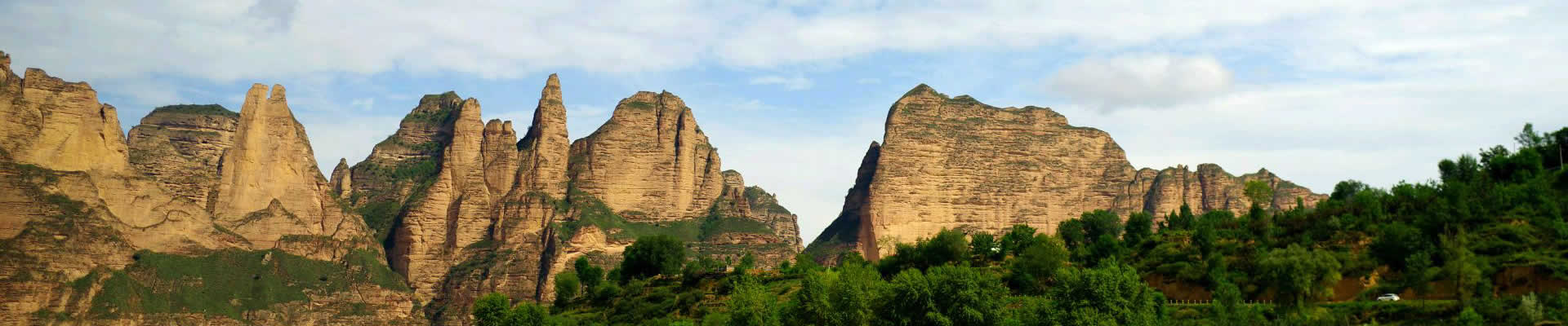 Enjoy the hassle-free service from Xi'an to Lanzhou Wuwei with comfortable vehicle transfer, experienced tour guide, entrance fee and optional Xi'an Lanzhou train tickets.