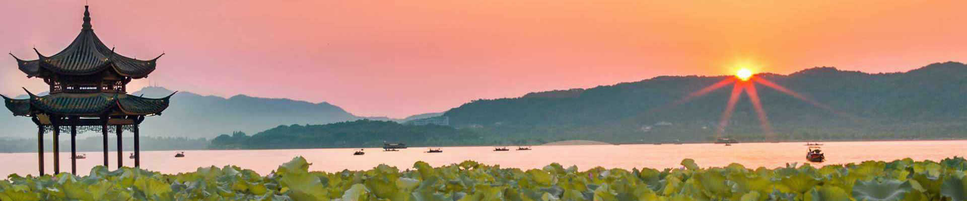 Planning a first trip to Hangzhou may seem daunting. You may be concerned about where to go, how long to stay, when to visit, the cost, the language barrier, and many other things. Don’t worry! Sit back and relax for a few minutes as we share our experience from designing over 100,000 Hangzhou tours.