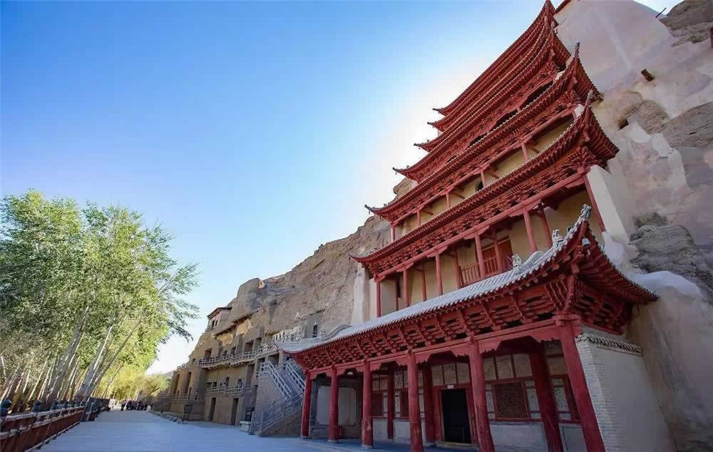 One Day Dunhuang Tour to Mogao Grottoes and Mingsha Mountain