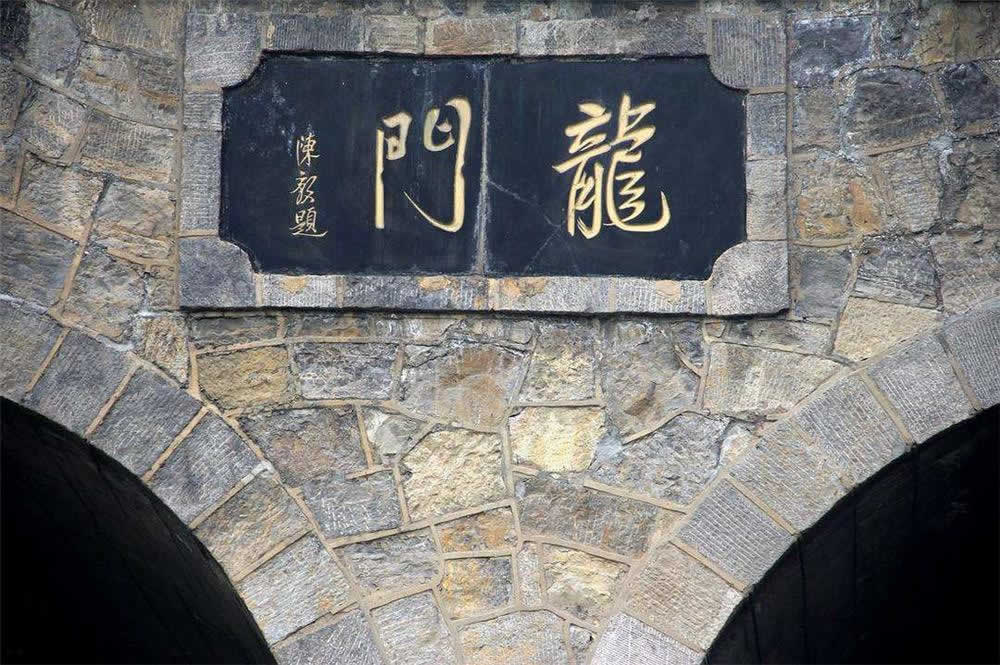 All-Inclusive Zhengzhou to Shaolin Temple & Longmen Grottoes Tour
