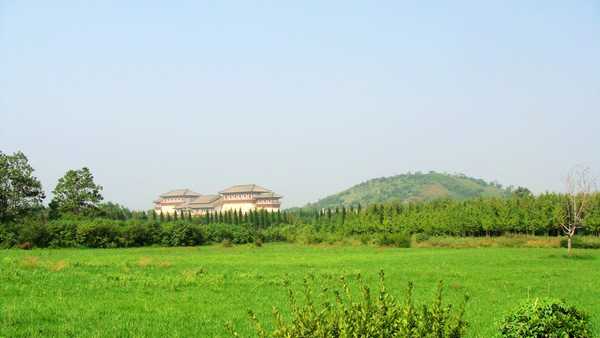 Xian Hanyangling Tomb is a wonderful cultural site, more interesting and engaging than the Terracotta Warriors.