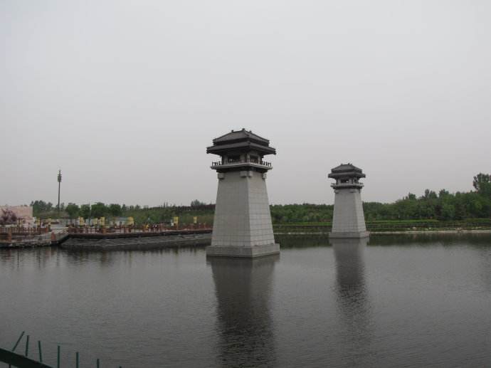 The Hancheng Lake National Scenic Area in Xi'an, capital city of China's Shaanxi Province, became one of the new favorite destinations for tourists during the recent Spring Festival holiday,2