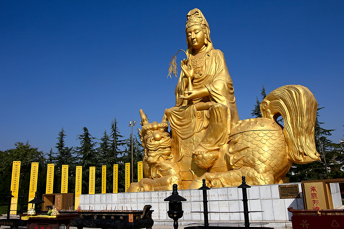 Famen Temple is located in Famen town, Fufeng County, 120 kilometers west of Xi'an. It was widely regarded as the "ancestor of pagoda temples in Guanzhong". 