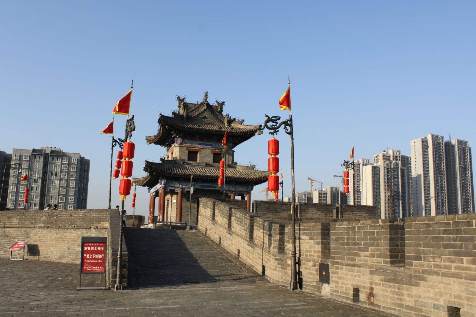 Xian_Private_Tour_Xian_Tour_Guide_One_Day_Xian_City_Exploration_Tour_Xian_Ancient_Wall