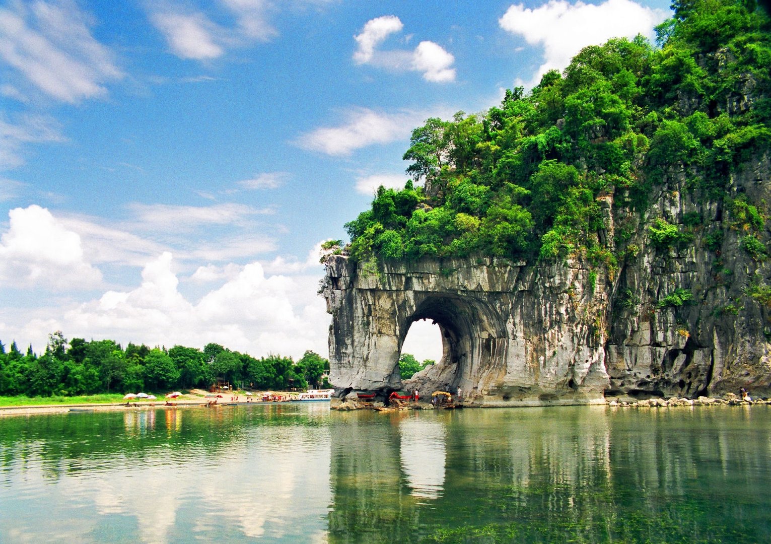 Elephant-Trunk-Hill-Guangxi
