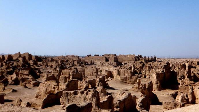 northwest_china_tour5_days_xinjiang_minority_tour_with_Karez_Well.jpg