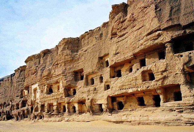 dunhuang_mogao_grottoes_of_xian_silk_road_tour.jpg