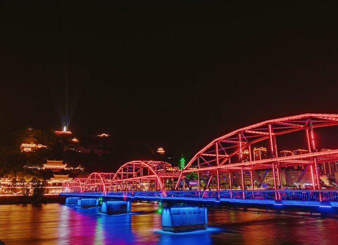 Night View along the Zhongshan Iron Bridge.png
