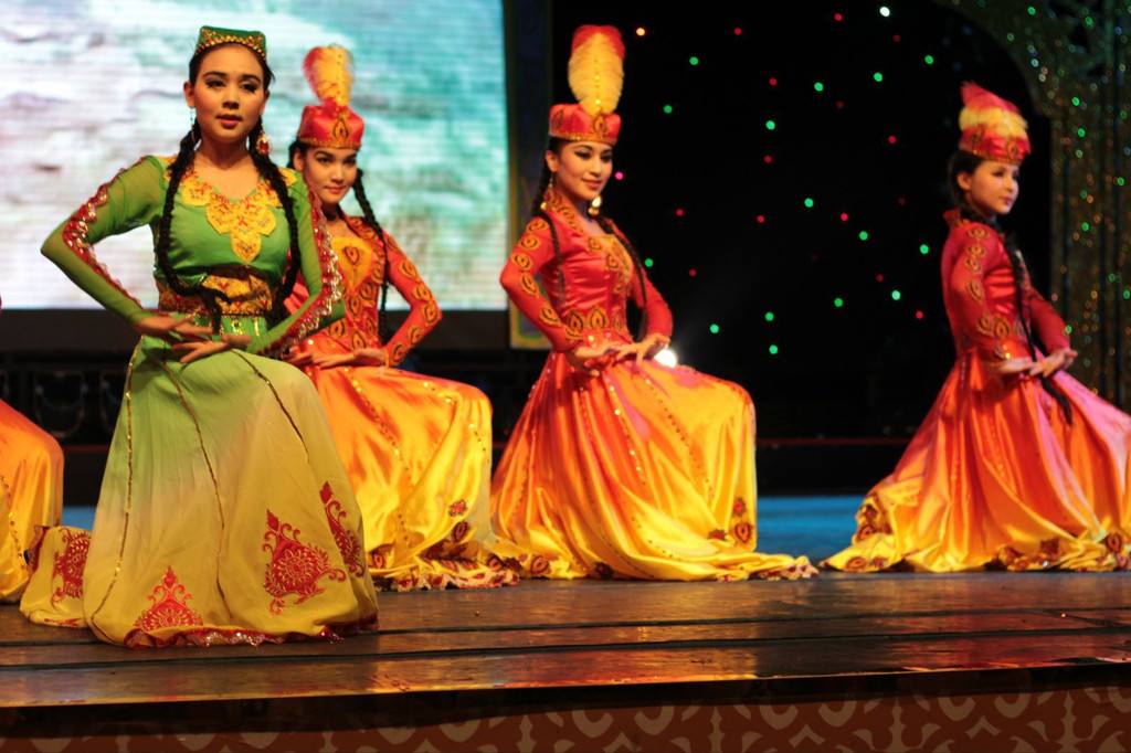 Uygur Singing and Dancing Show_01.jpg