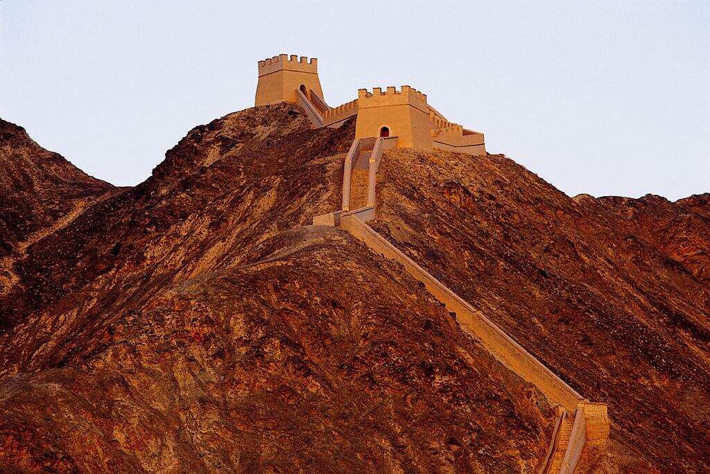 Overhanging_Great_Wall_1.jpg