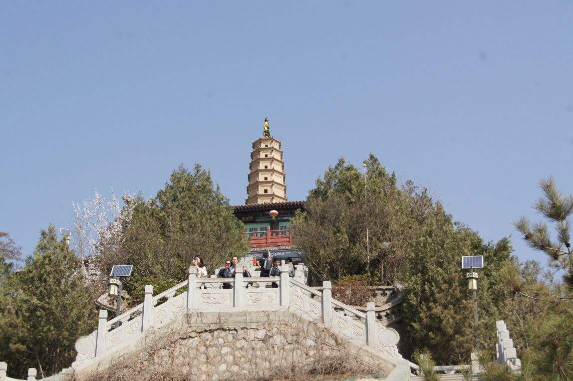 White_Pagoda_Mountain_Park.jpg