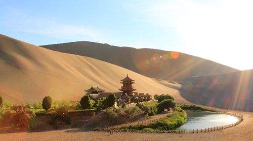 dunhuang_tour_to_rescent_lake.jpg