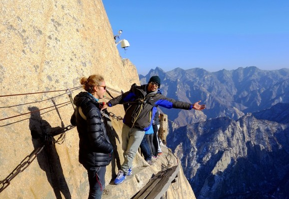 Huashan Mountain Plank Walk_01.png