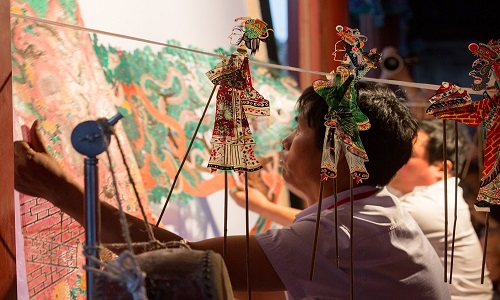 Shadow-Puppet-Show-Chinese-Traditional-Folk-Art