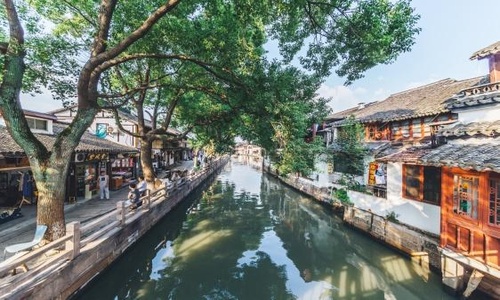 Fangsheng-Bridge-in-Zhujiajiao-Water-Town