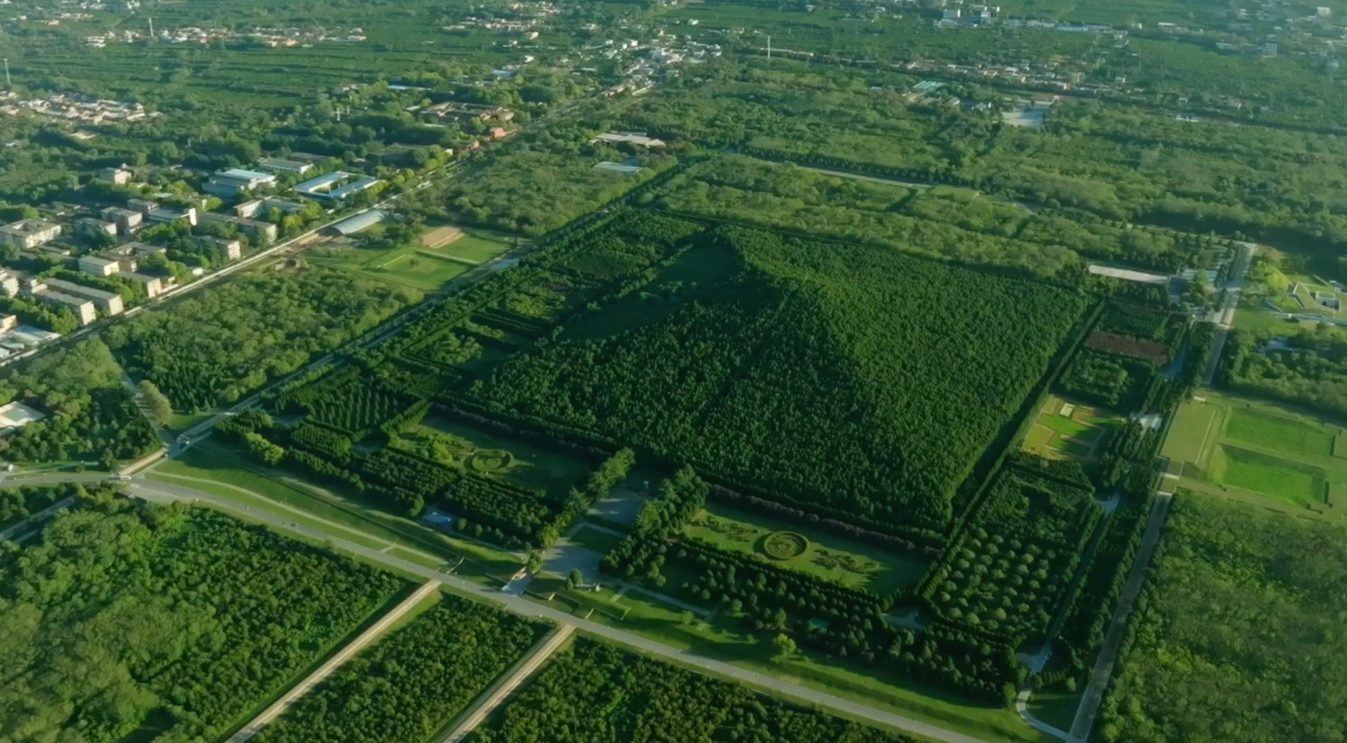 Qin-Shi-Huang-Mausoleum-01