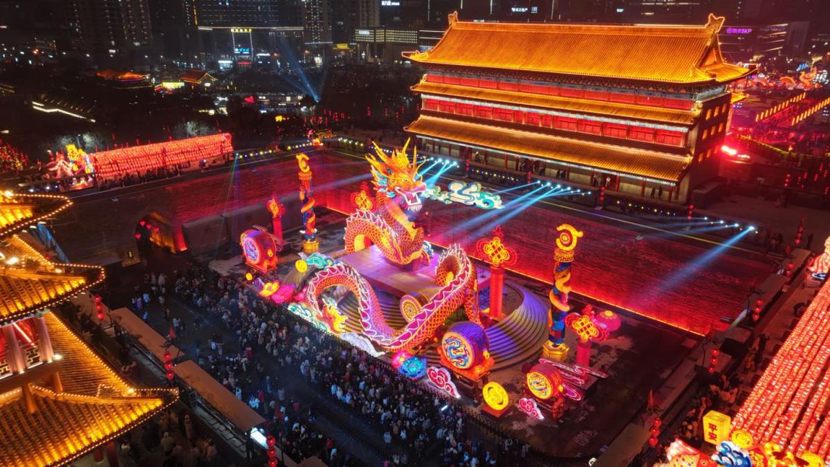 Xi'an-City-Wall-Lantern-Festival2