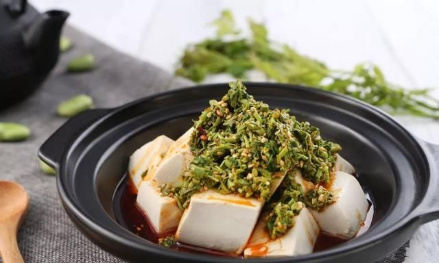 Toona-Sinensis-with-Tofu-in-Chili-Oil-01 Toona-Sinensis-with-Tofu-in-Chili-Oil-01