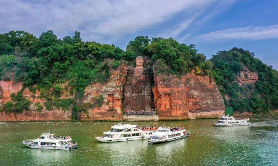 Leshan-Giant-Buddha-01