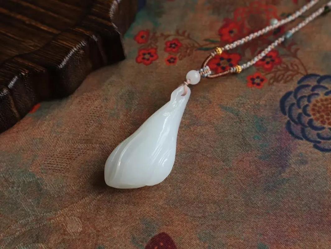 jade-pendants