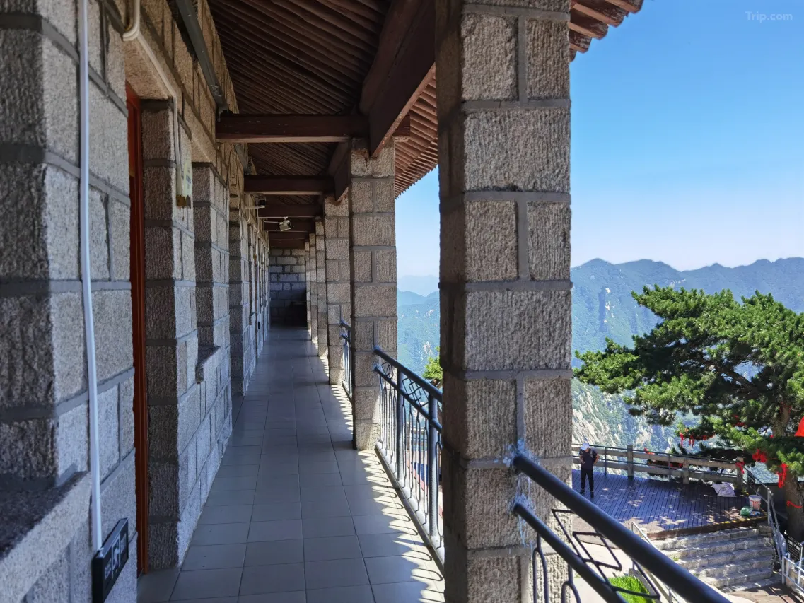 East-Peak-Hotel2