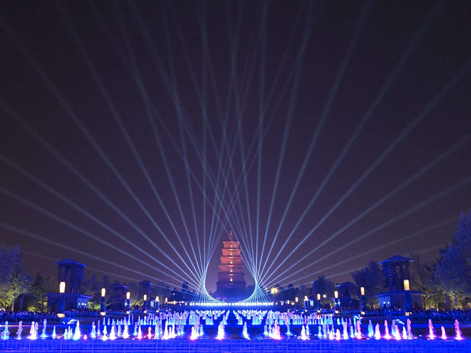 Musical-Fountain-in-North-Square-of-Giant-Wild-Goose-Pagoda1