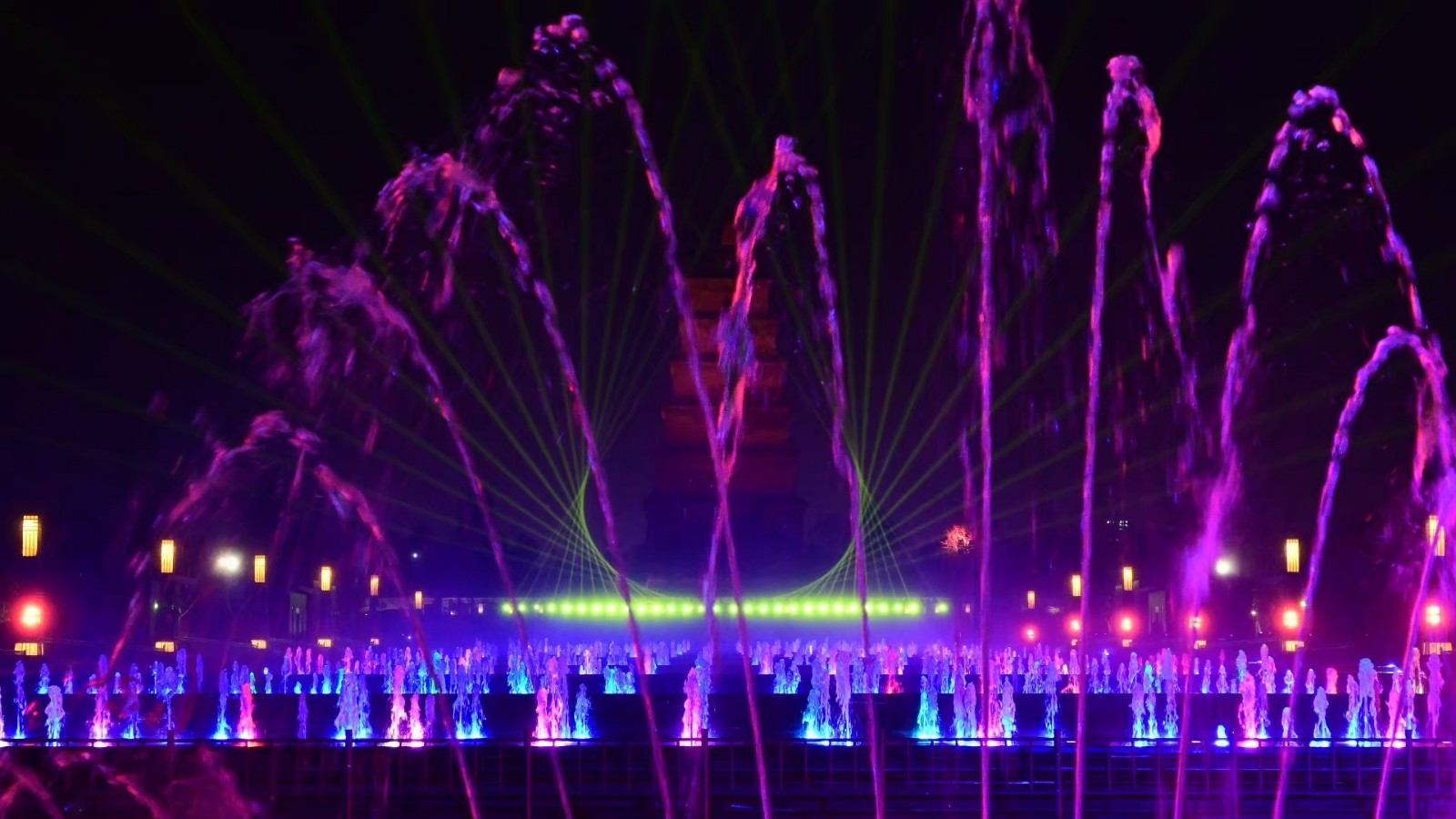 Musical-Fountain-in-North-Square-of-Giant-Wild-Goose-Pagoda2