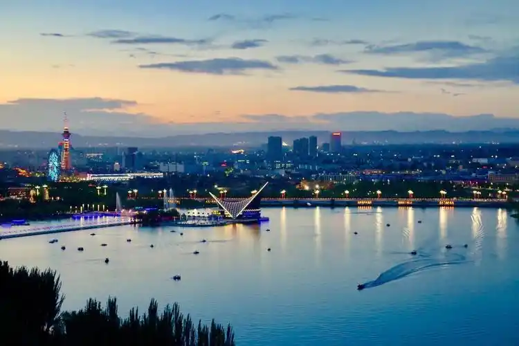 East-Lake-of-Kashgar1