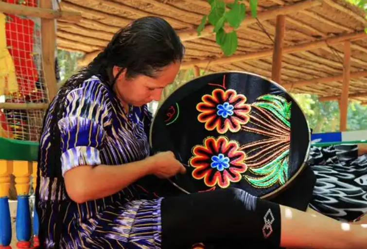 Uyghur-hand-embroidery