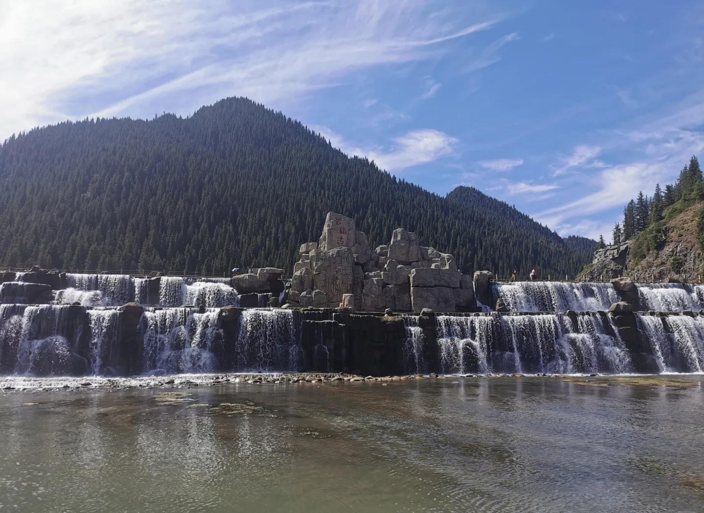 Hiking-through-the-Tianshan-Grand-Canyon-in-Urumqi1