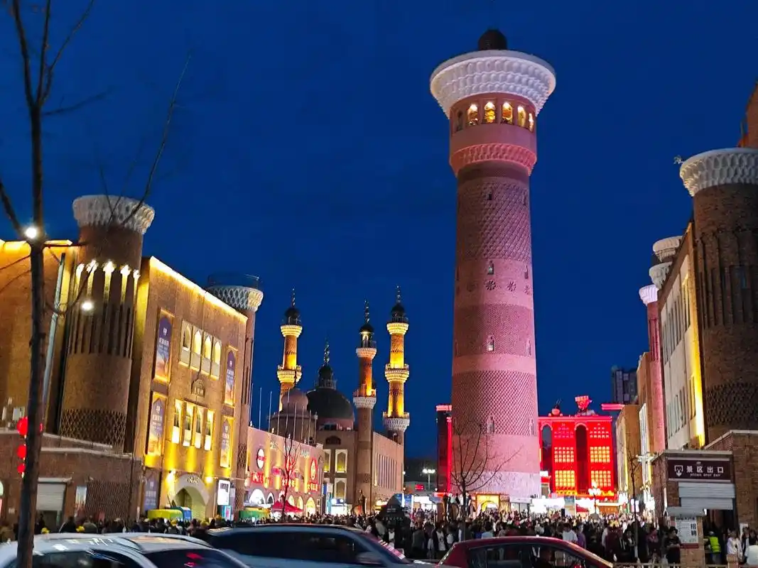 Xinjiang-International-Bazaar1