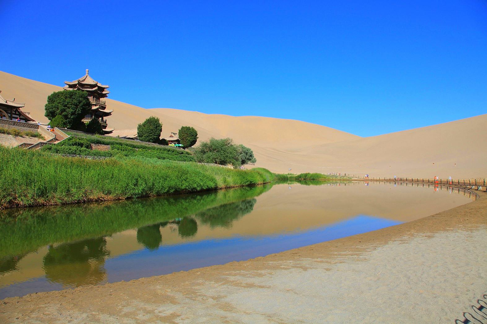 Mingsha-Mountain-Crescent-Moon-Spring1 Mingsha-Mountain-Crescent-Moon-Spring1