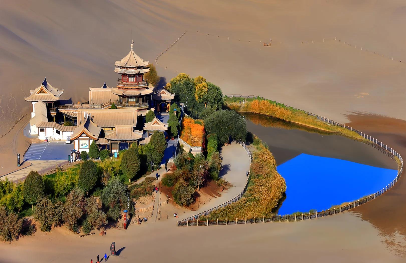 Mingsha-Mountain-and-Crescent-Spring2
